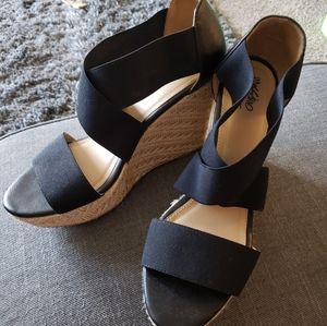 Black wedges